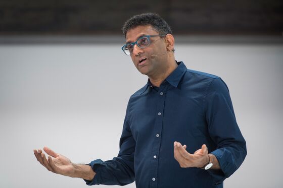 Apple Tried to Hire Away Former Google Search Chief Ben Gomes