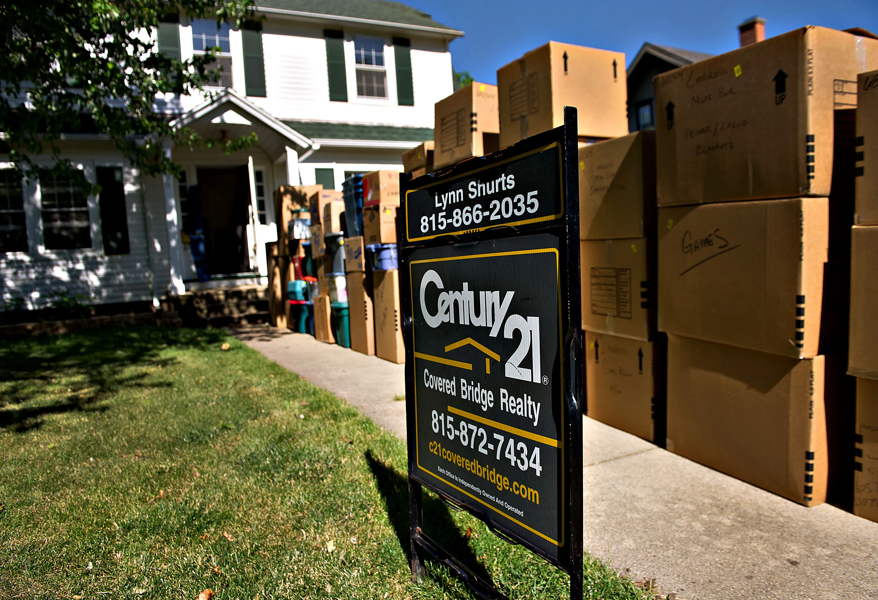 It's mostly futile for state policy makers to alter their income taxes in hopes of luring people from other states.&nbsp;Photographer: Daniel Acker/Bloomberg