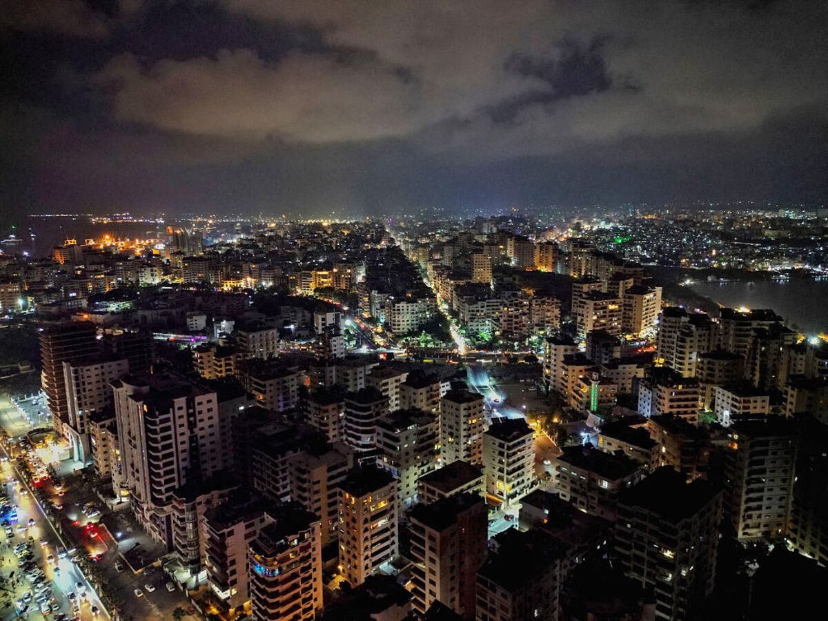 bloomberg.com - Andrey Biryukov - Saudi Firms Agree to Rebuild Syrian Aviation and Mobile Networks