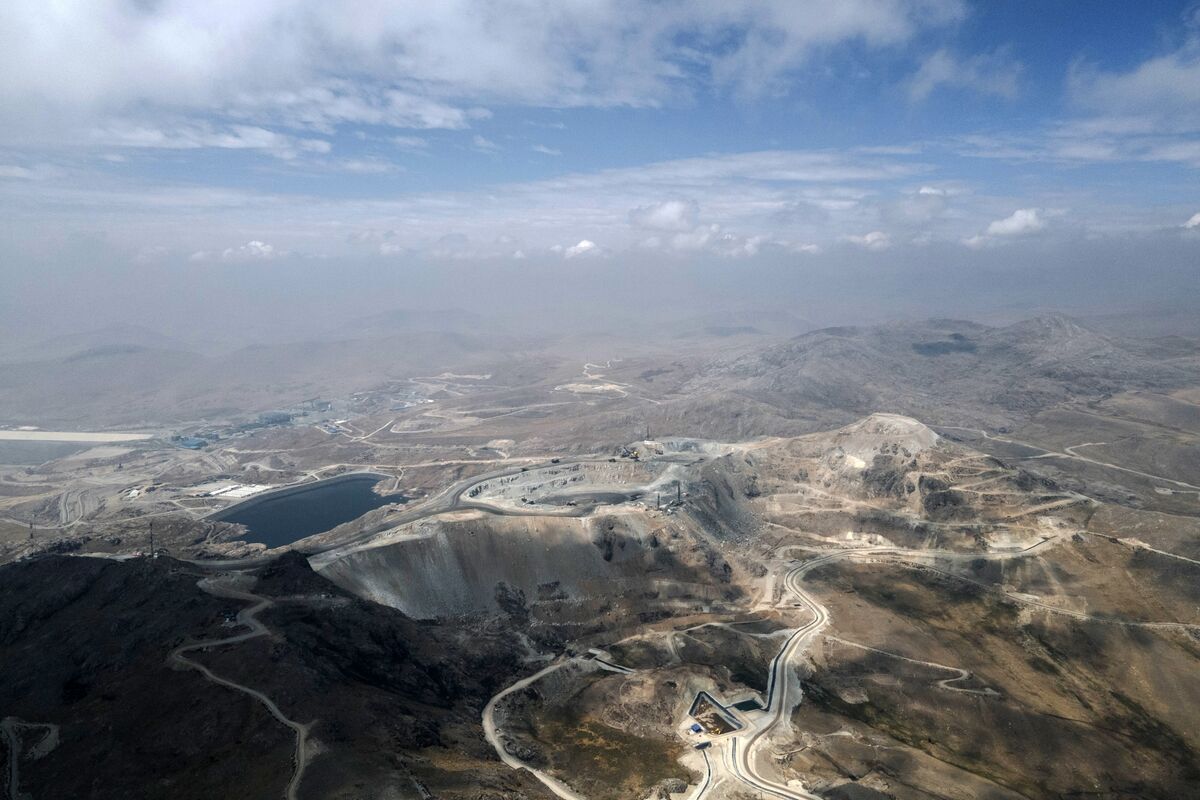 bloomberg.com - Carla Samon Ros - Peru Proposal to Limit Idle Concessions Sparks Mining Pushback