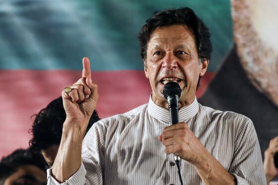 Imran Khan Close to Forming Pakistan Coalition, Cabinet Decided
