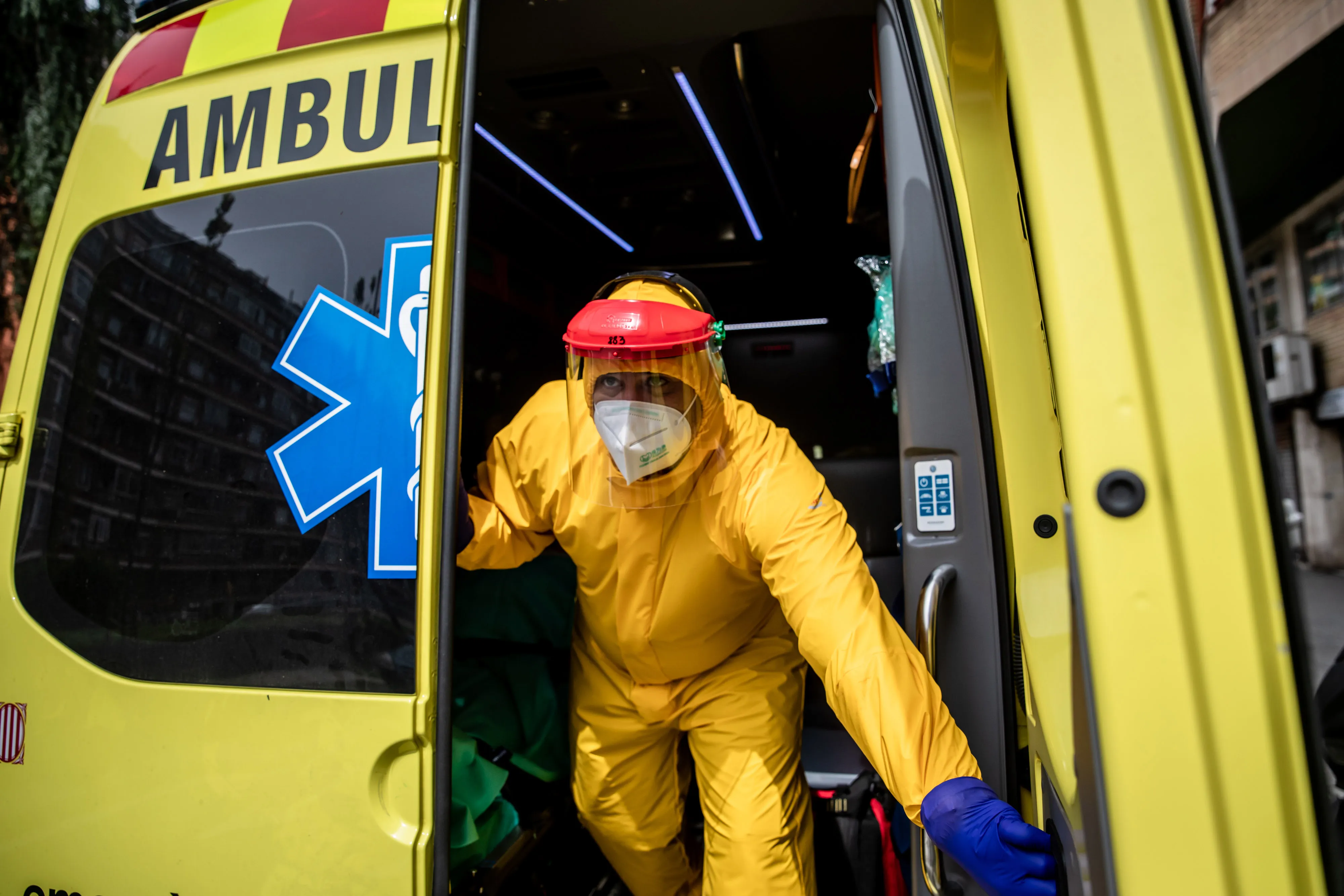 Paramedics on The Frontline in Spain's War on Virus