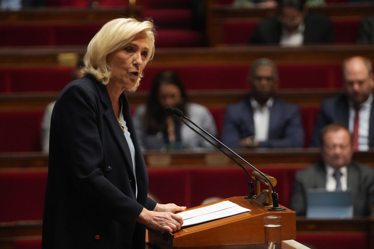 Le Pen Opens Door for Compromise on 2027 Budget Law, AFP Says