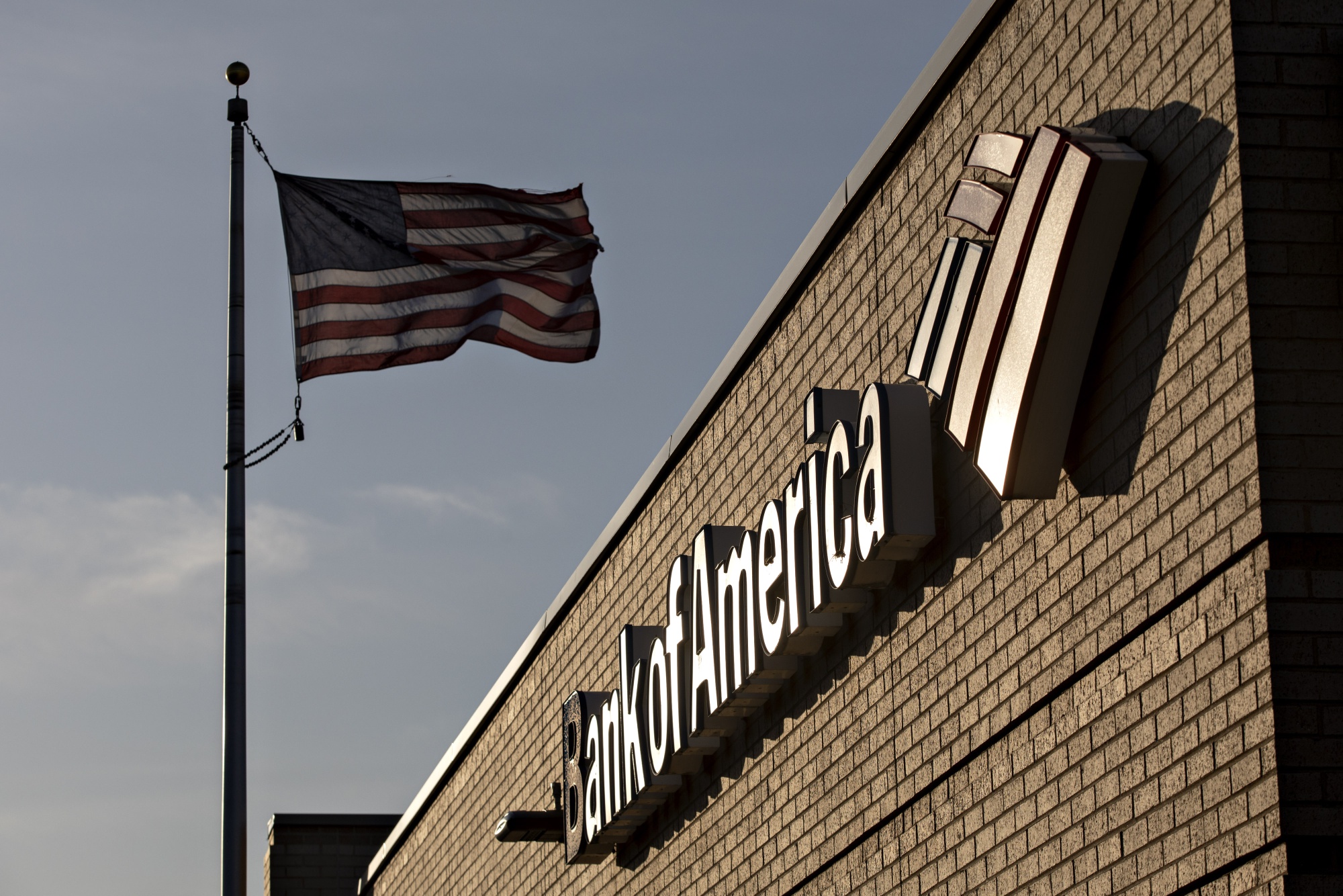 Bank Of America To Give Branch Staff Extra 200 Every Two Weeks Bloomberg