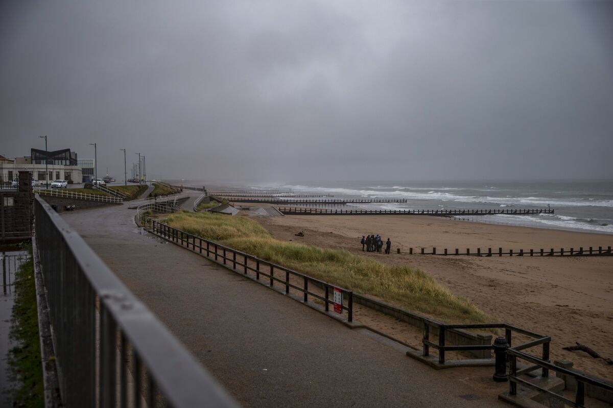 storm arwen u k red weather warning 80 mph winds to hit parts of country bloomberg storm arwen u k red weather warning 80 mph winds to hit parts of country bloomberg