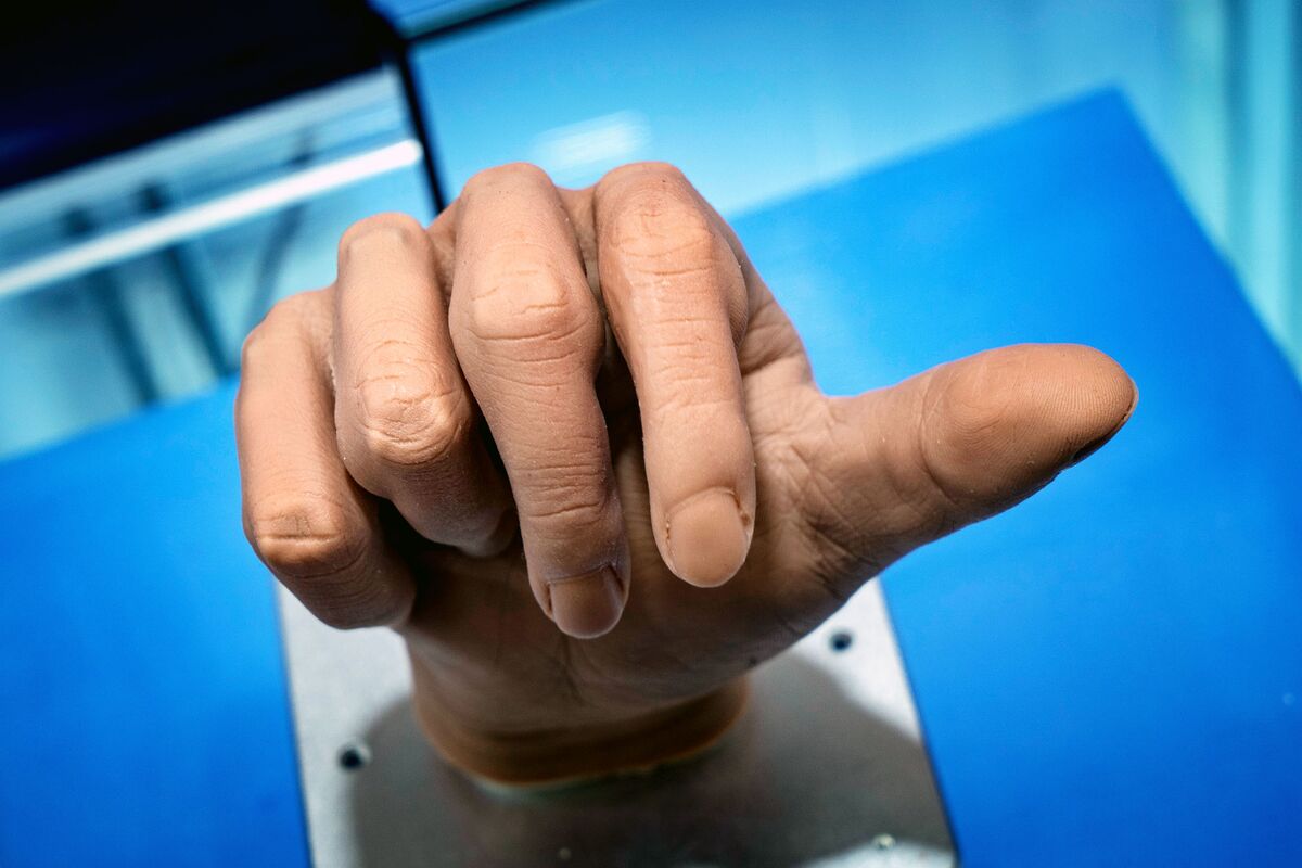 bloomberg.com - Saritha Rai - China Is Beating the US to the $5 Trillion Robot Market
