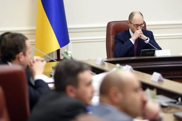 Prime Minister of Ukraine Arseniy Yatsenyuk (R) and ministers attend the cabinet meetings in Kiev on March 16
