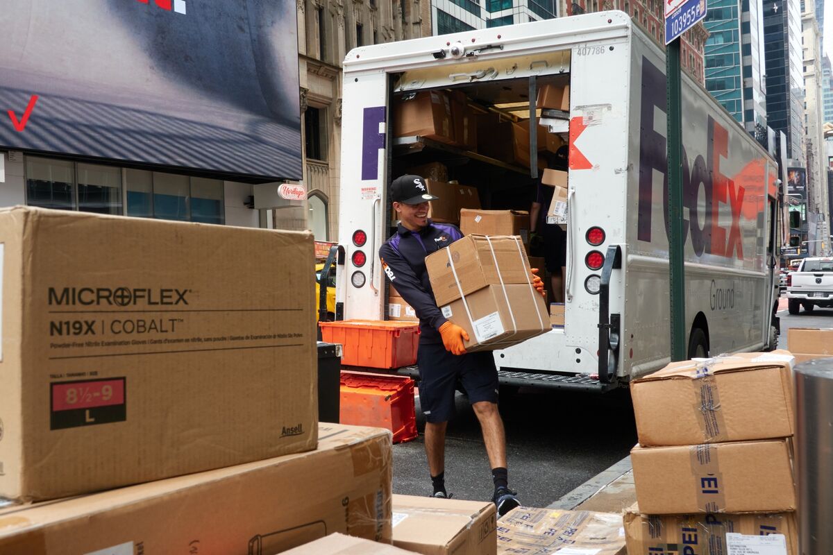 FedEx (FDX) Quarterly Profit Tops Estimates, Earnings Forecast Raised ...