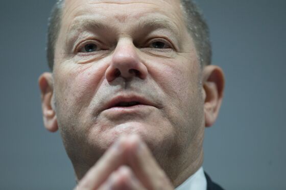 German Finance Minister Gives Deutsche Bank Merger Talks a Nudge