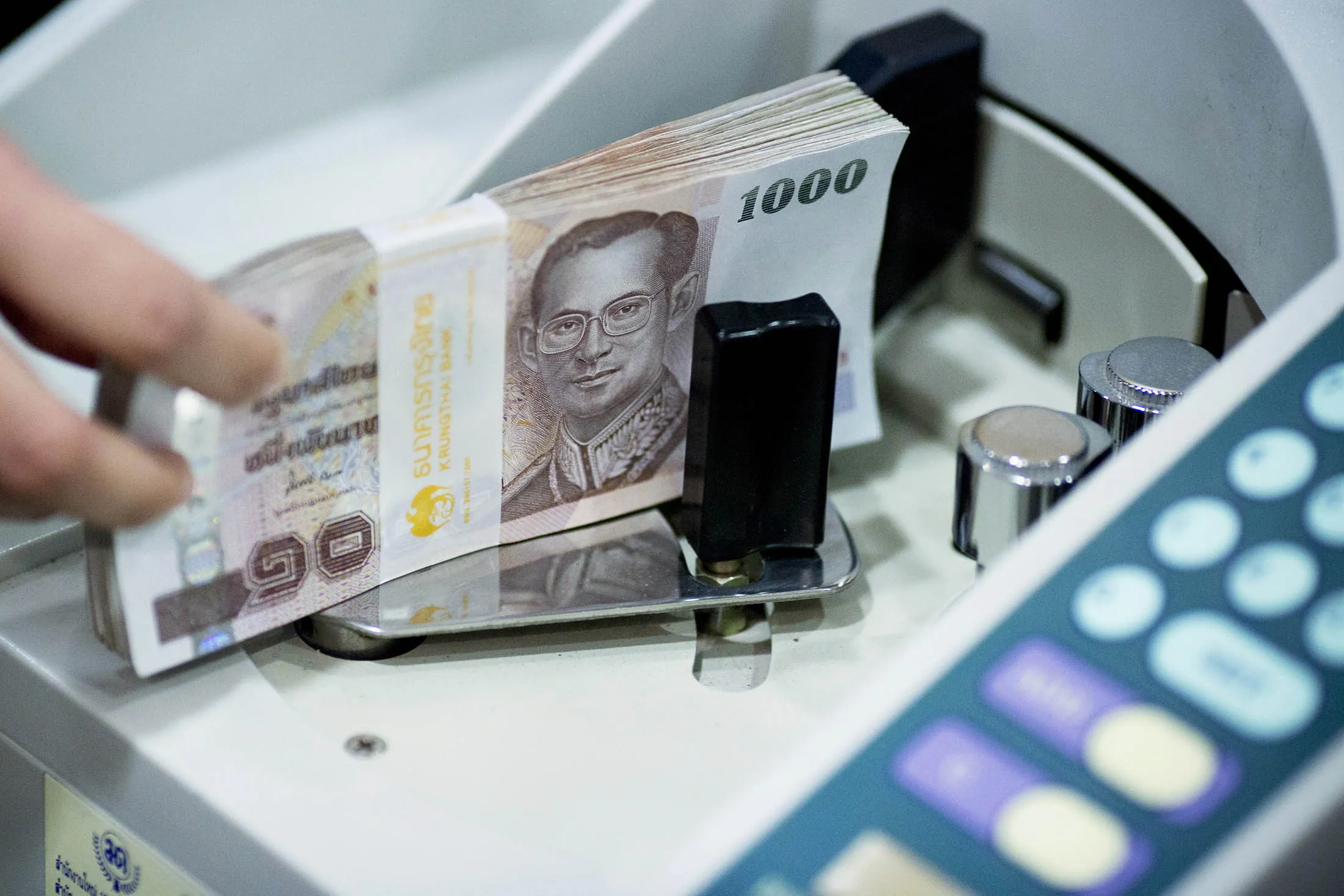 1476258585_thai baht