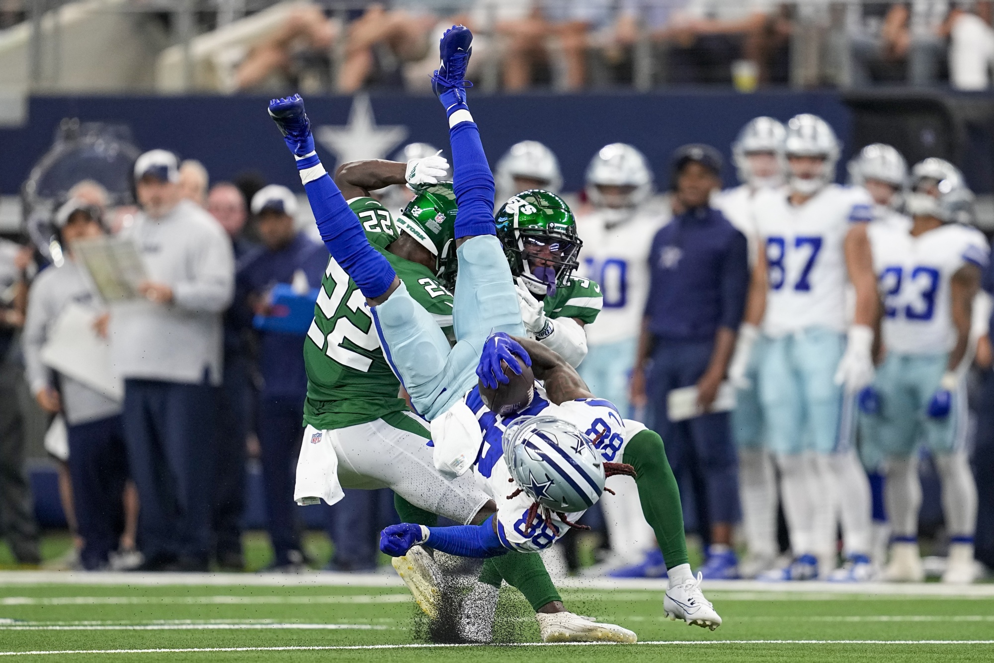 Leighton Vander Esch dismisses concern about neck as somebody