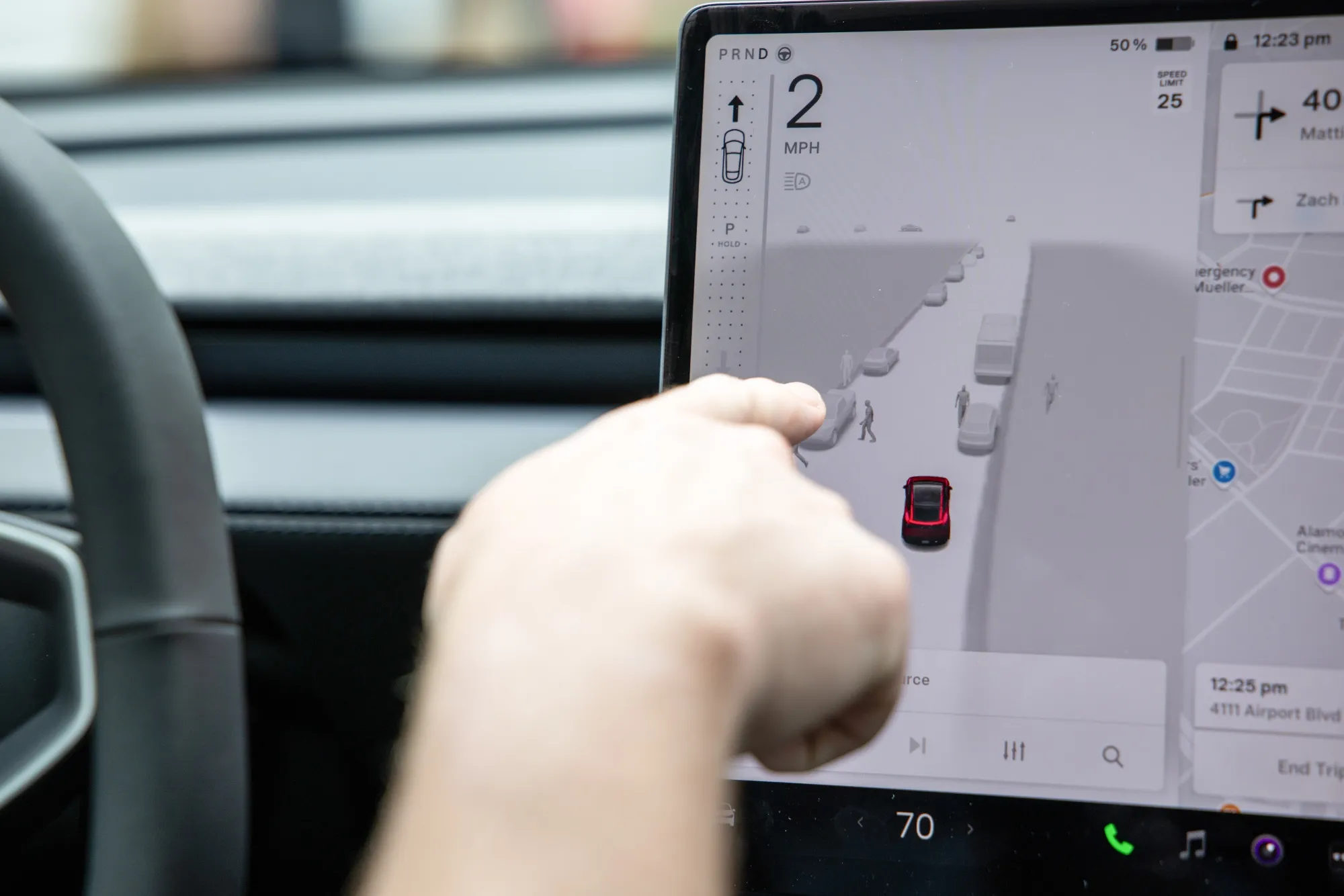 テスラのCarPlay対応に遅れ、アップルiOS 26地図機能に課題-Power On
