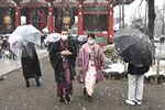 雪の東京・浅草寺