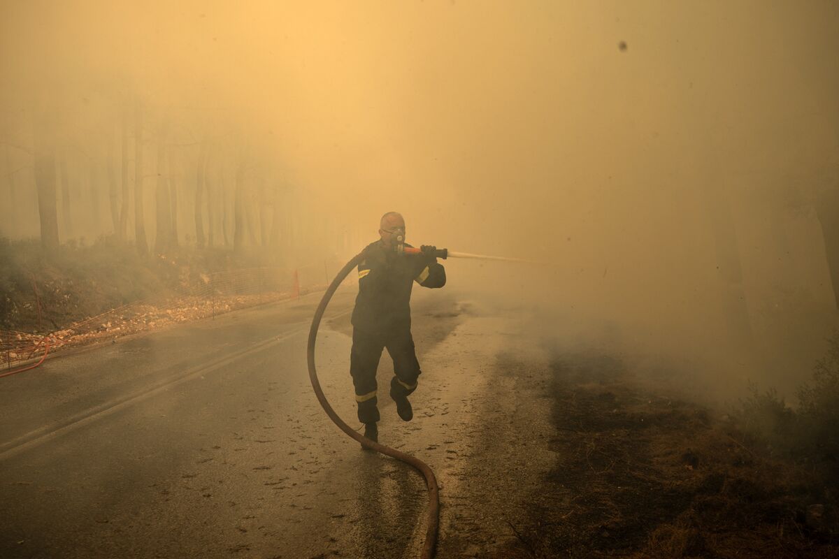 Greek Wildfire West of Athens Mainly Under Control as Winds Drop
