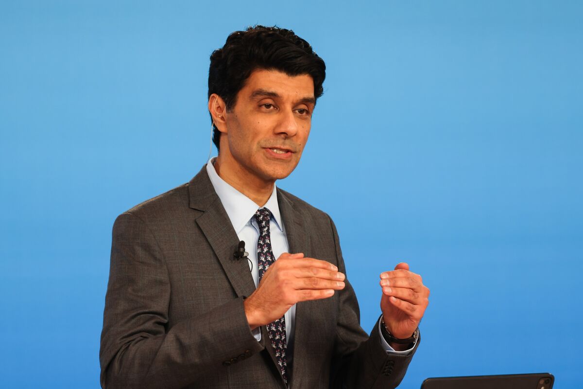 bloomberg.com - Arno Schuetze - Deutsche Bank CFO Says German Pension Reform Is 'Game Changer'