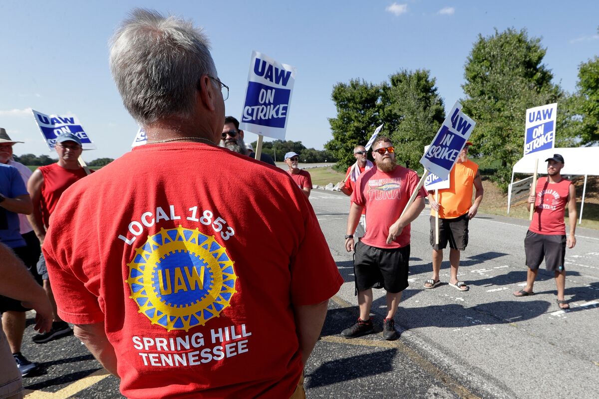 GM Strike Vote Going Down to Wire as Big Local Rejects Deal Bloomberg
