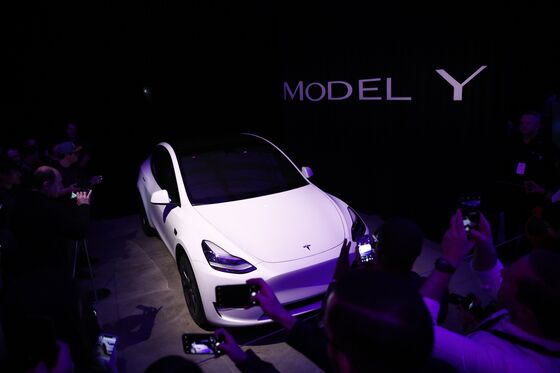 Musk's Model Y Debut Leads to Tesla’s Worst Post-Party Rout