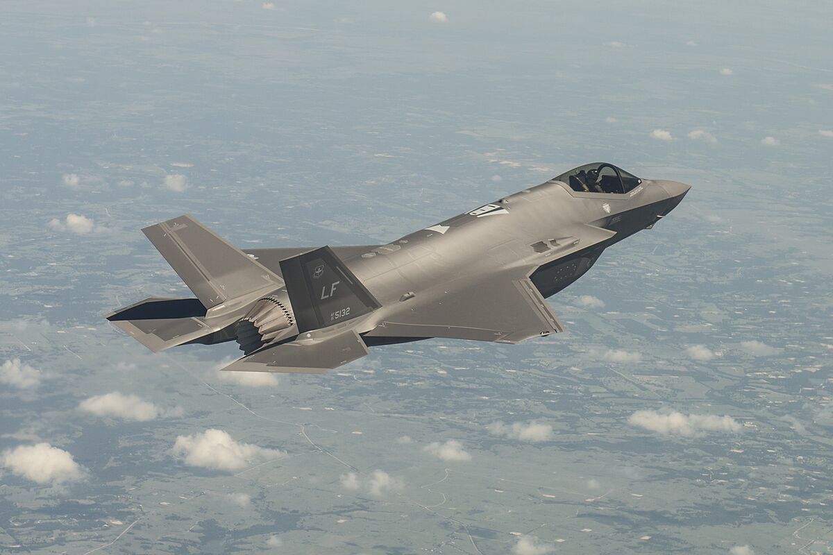 Lockheed F-35 Fighter Jet's Software Upgrade Likely Delayed to April 2024 -  Bloomberg