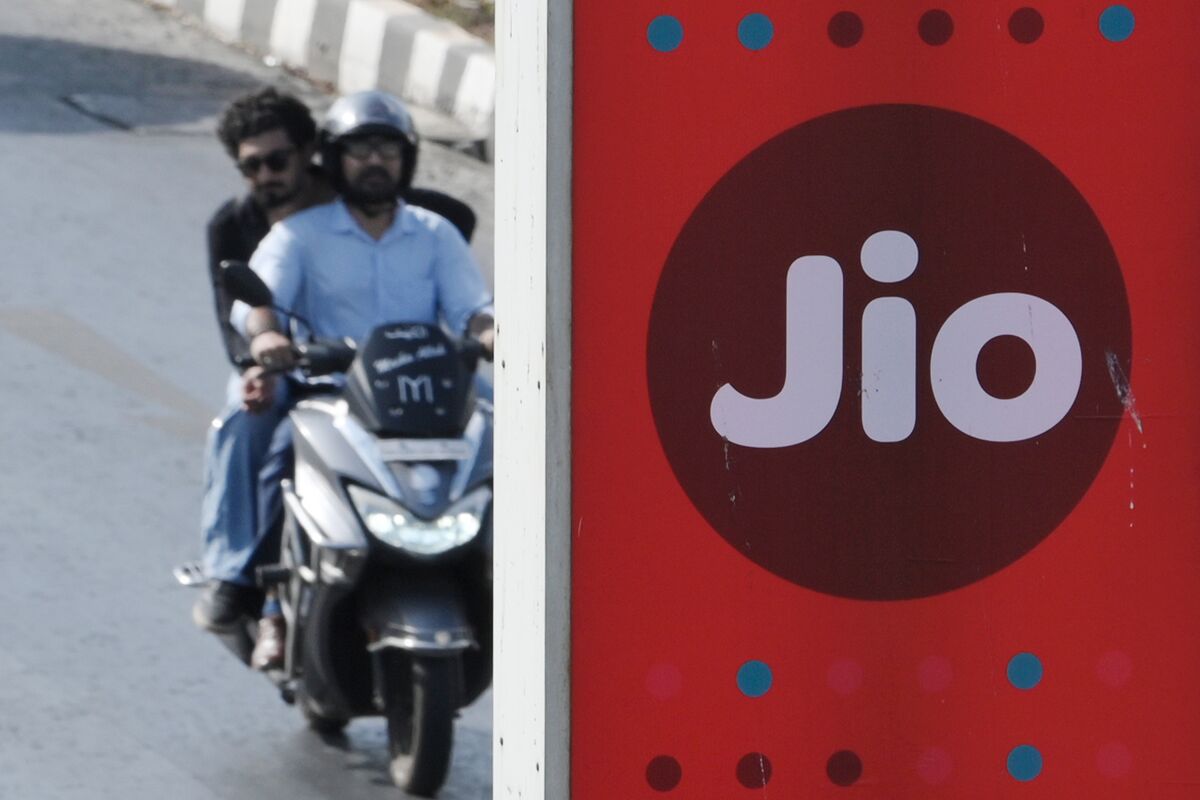 bloomberg.com - Menaka Doshi - India's Biggest IPO Faces a Price Check as Investors Turn Picky