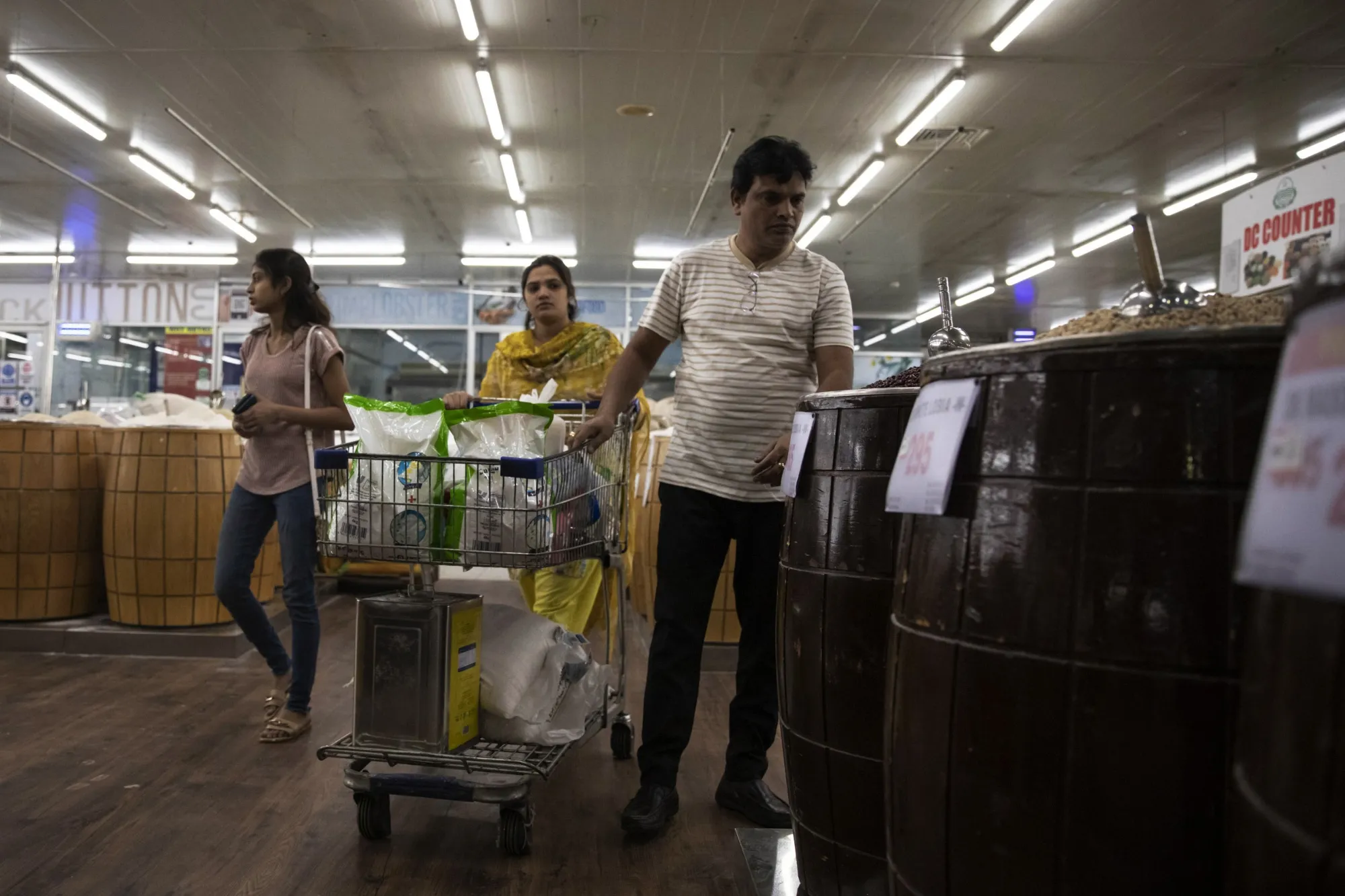 Shoppers&nbsp;at a supermarket in Lahore on March 30.