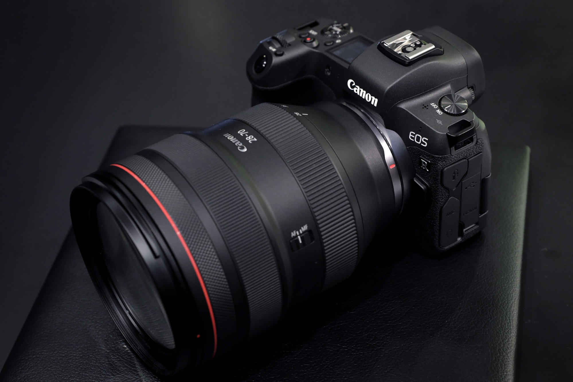 canon-joins-sony-nikon-in-battle-for-pro-photography-market-bloomberg