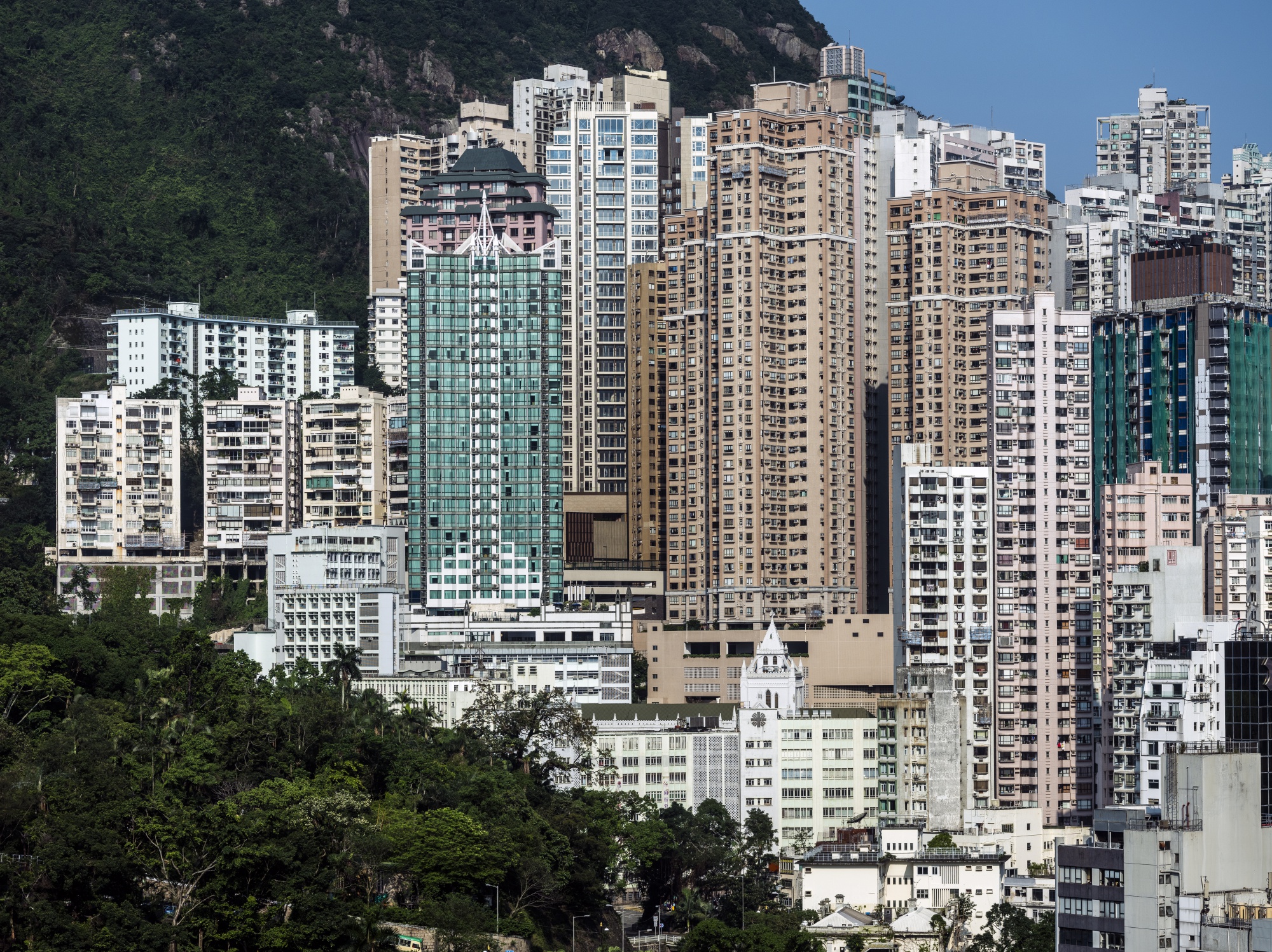 Hong Kong Real Estate: Why City's Office Towers Are So Empty - Bloomberg