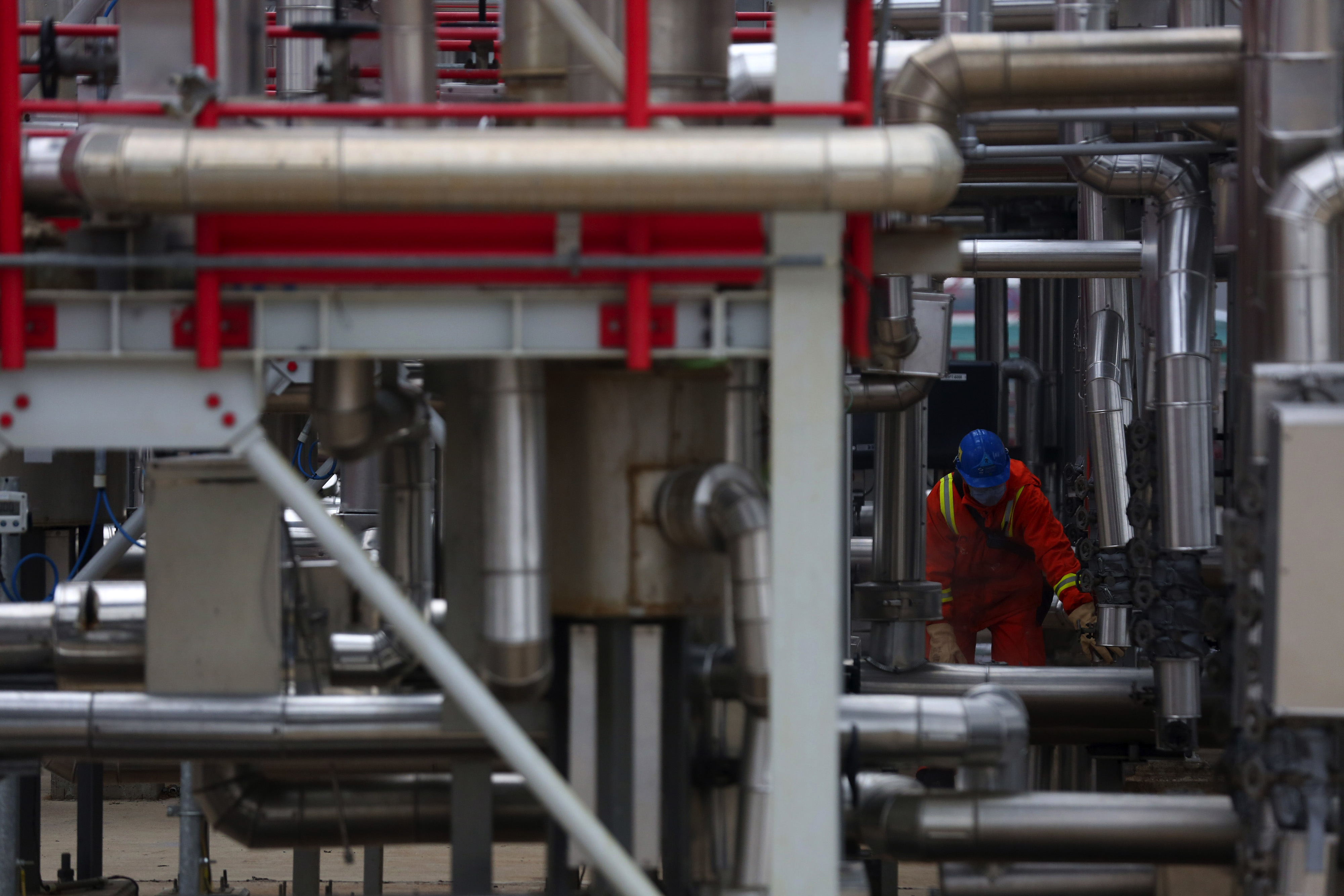 Serbia's President Vucic Inaugurates Gazprom Neft PJSC Deep Oil Complex