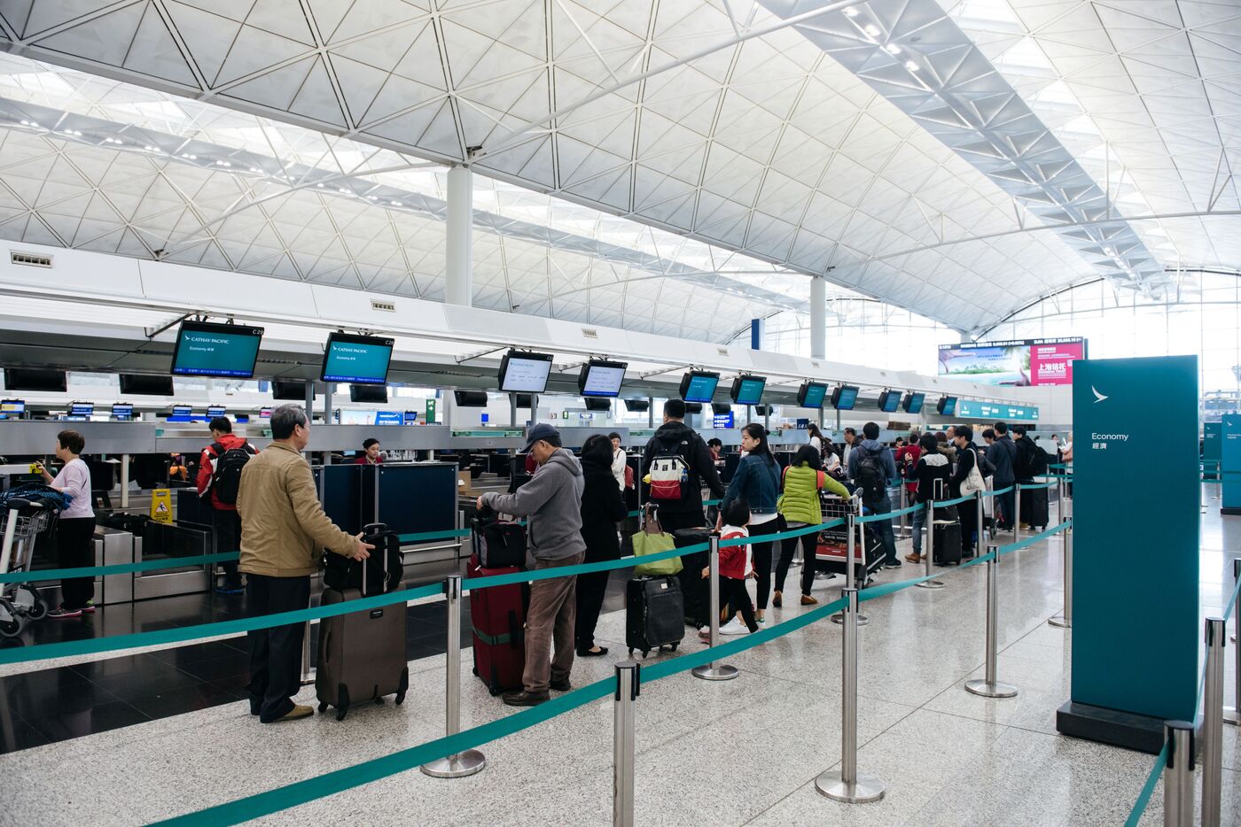 Кассы авиакомпаний. Аэропорт Китая фото. Аэропорт Гонконга. Pudong Airport Passenger.