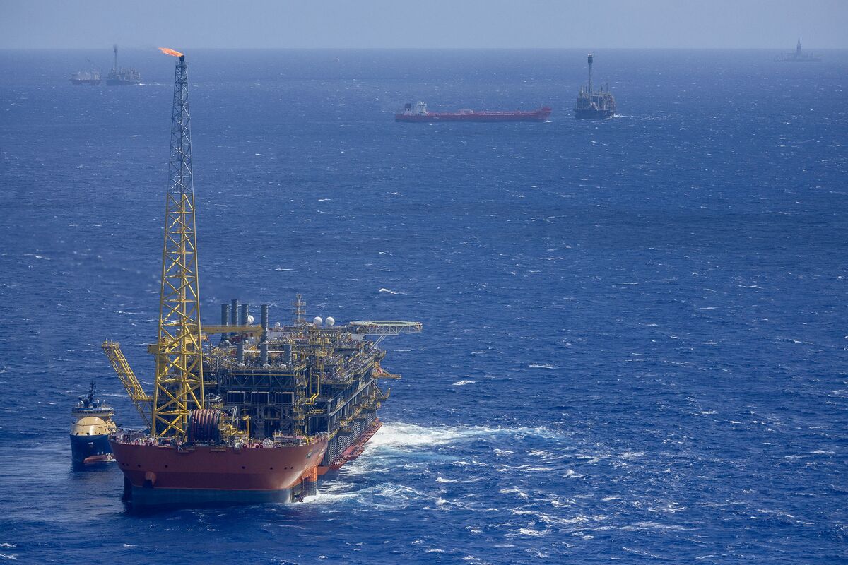 bloomberg.com - Julia Press - Tensions with Venezuela Are Skyrocketing. So Why Is Oil So Cheap?