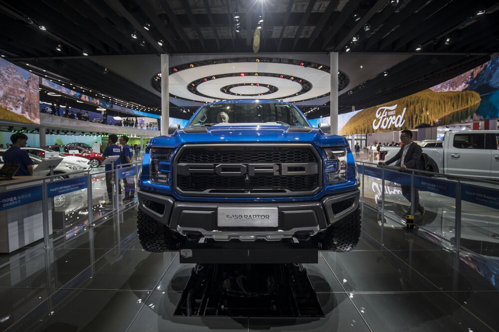 Ford F Wins Truck Bragging Rights Gm Rolls Out New Big Rigs Bloomberg