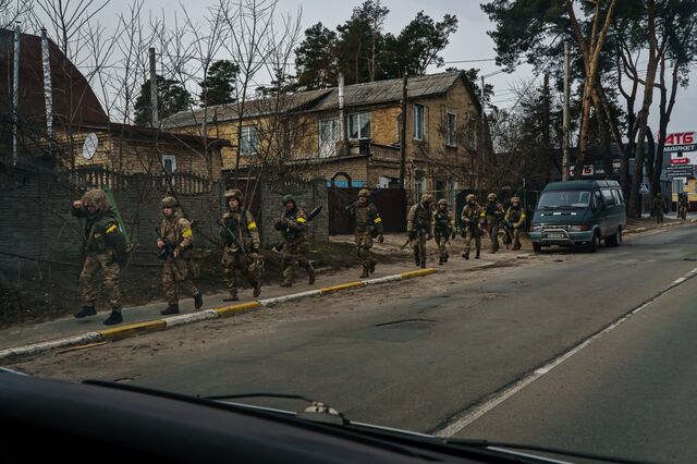 Ukrainian soldiers in the besieged town of Irpin on March 12, 2022.