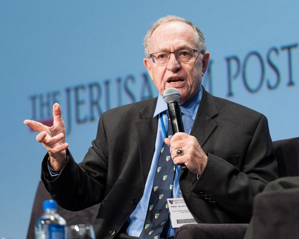 Den 85-år gammal 178 cm lång Alan Dershowitz i 2024