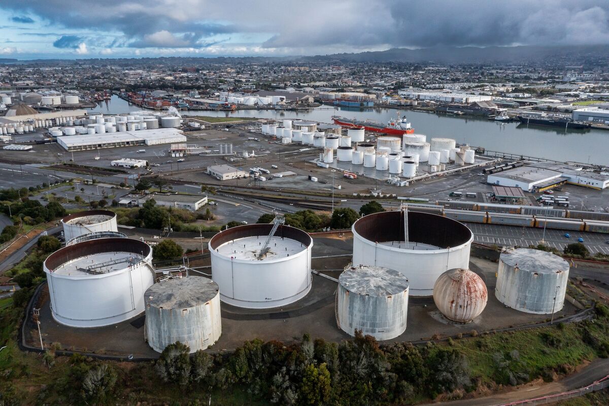 bloomberg.com - Kevin Crowley - Big Oil CEOs Warn Energy Market Is Moving Closer to Cliff's Edge