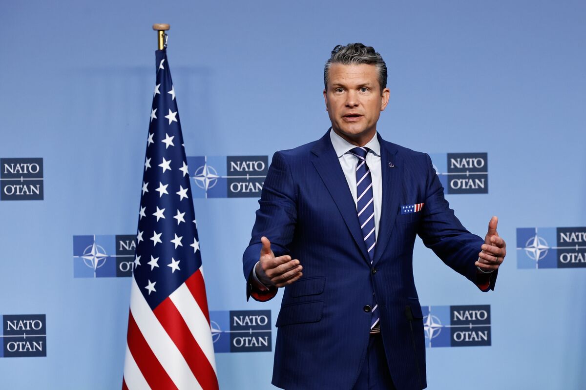 Hegseth Demands Firms Speed Weapons Development or Fade Away