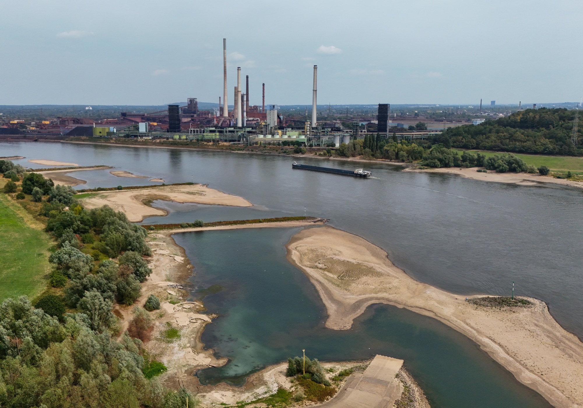 Image associated with story "Record-Low Rhine River Tests Industry as Dry Spell Persists"