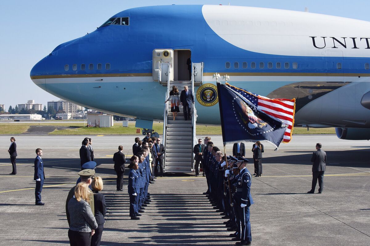 Trump, Boeing Reach $3.9 Billion Deal for New Air Force One - Bloomberg