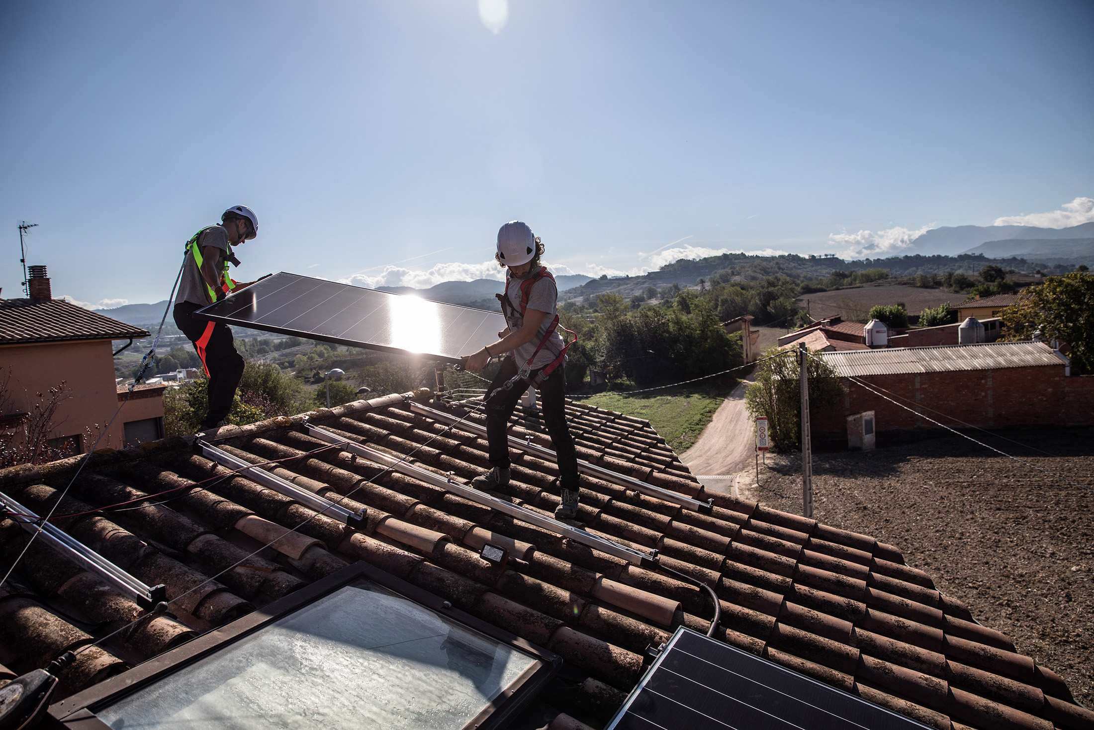 Engineers from Sud Energies Renovables SL install solar panels onto the roof of a residential property in Barcelona, Spain, on Sept. 7, 2022.