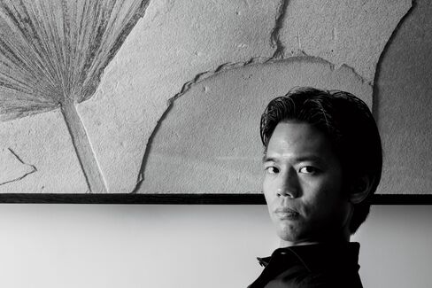 Cliff Hartono with a large palm fossil.