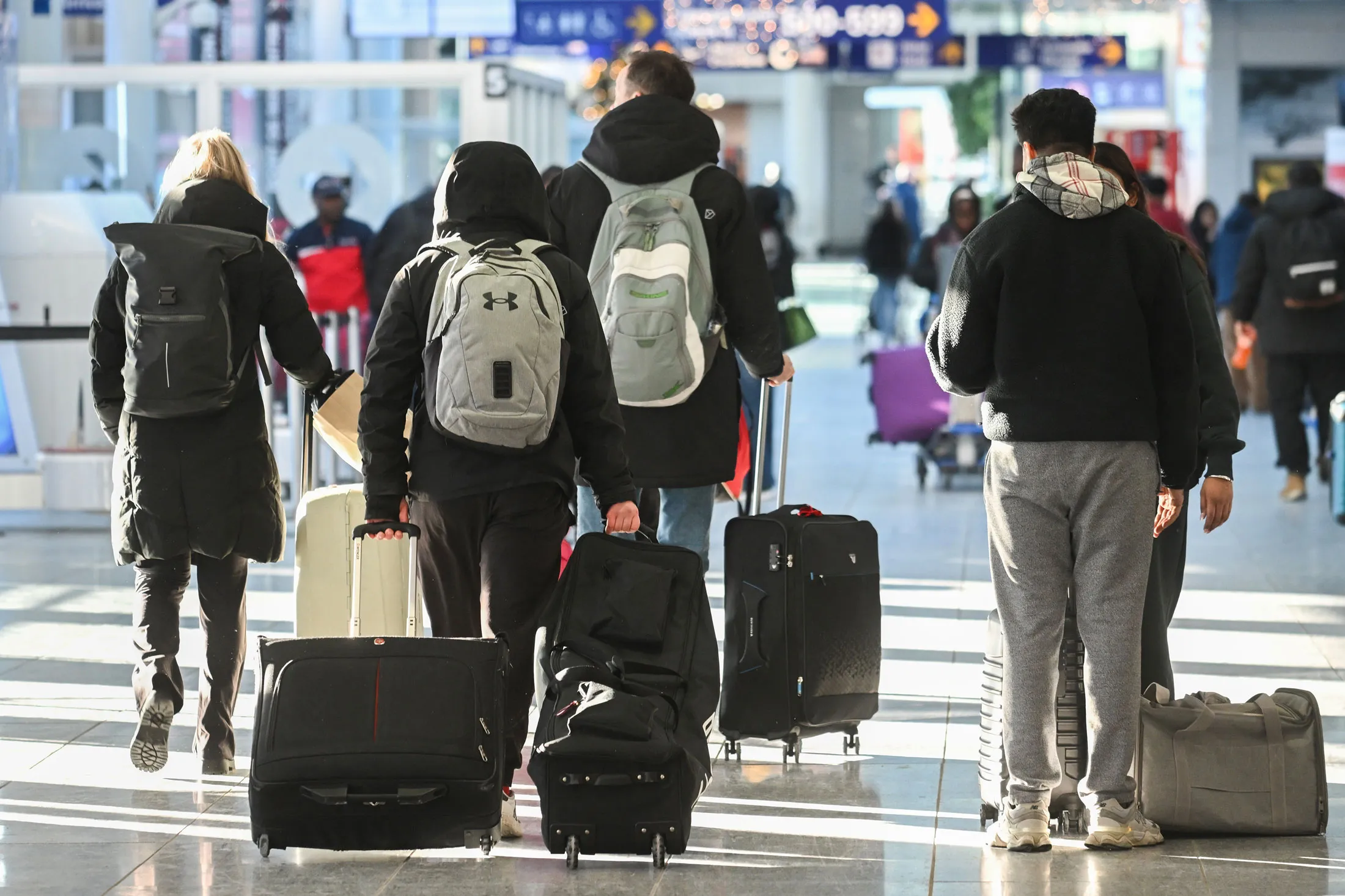 Canadians Favor Lower Immigration as Population Growth Slows, Poll