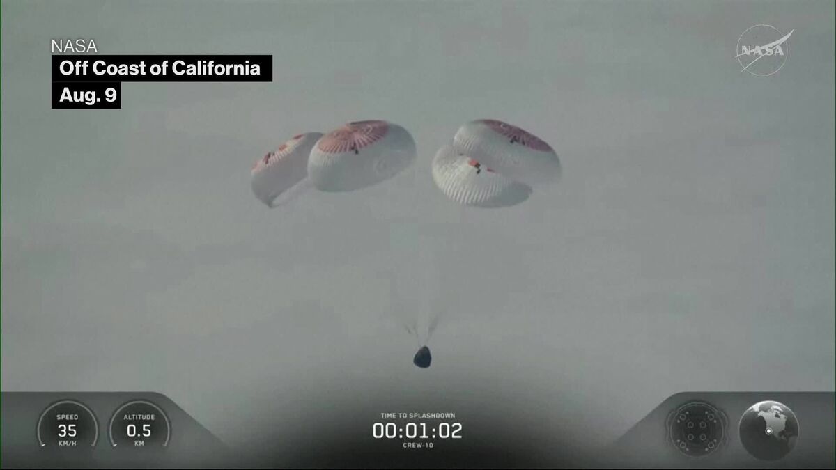 SpaceX Capsule Safely Returns Four Astronauts to Earth