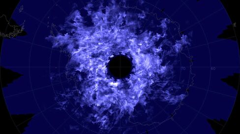NASA mission Aeronomy of Ice in the Mesosphere (AIM) captured this composite image of the noctilucent cloud cover above the Southern Pole on Dec. 31, 2009.