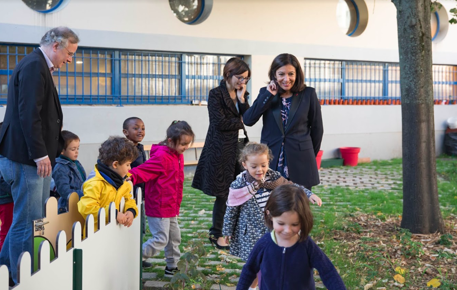 Paris Mayor Anne Hidalgo visiting the climate-adapted kindergarten schoolyard at Avenue Daumesnil.