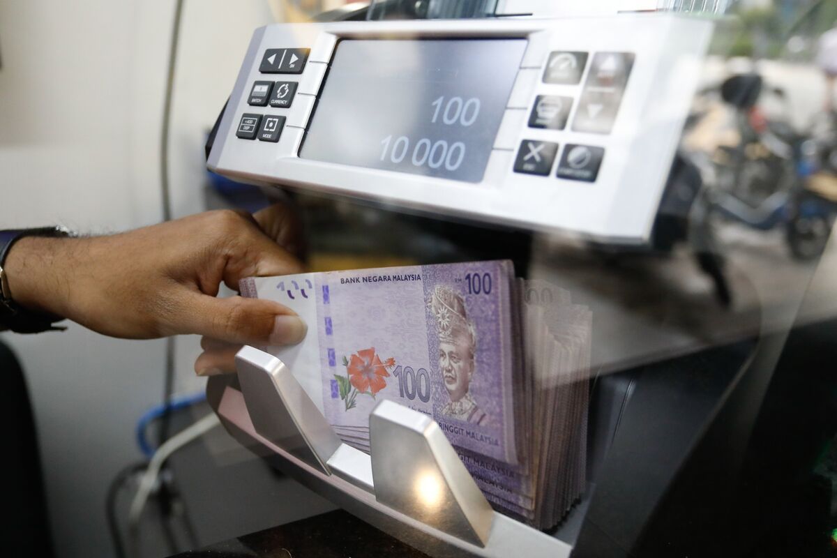 Malaysia and Russia Weigh Using Ruble, Ringgit to Boost Trade