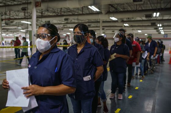 Mexico Sinks to Bottom of Pack After Fast Vaccination Start