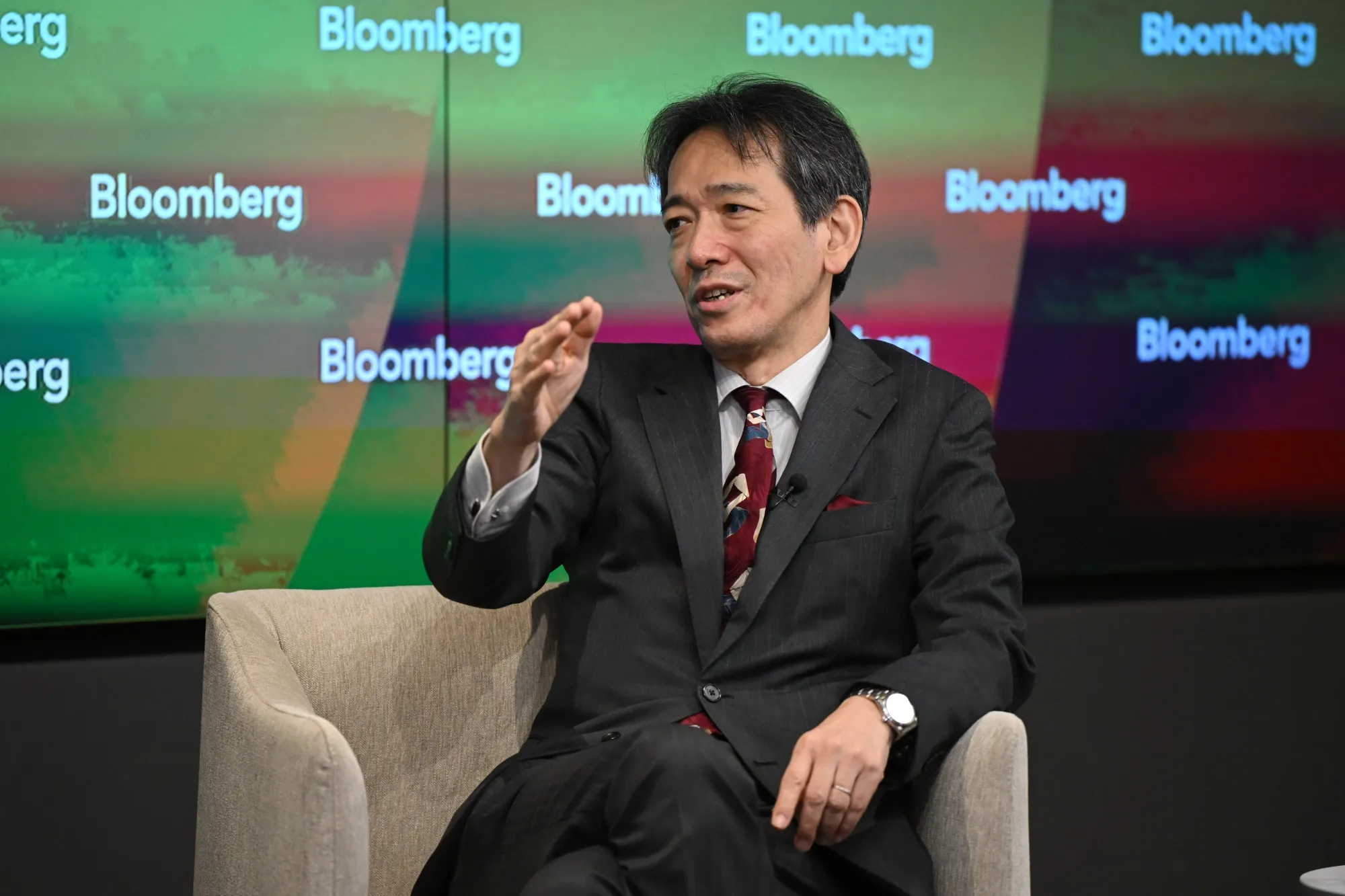 三村淳財務官