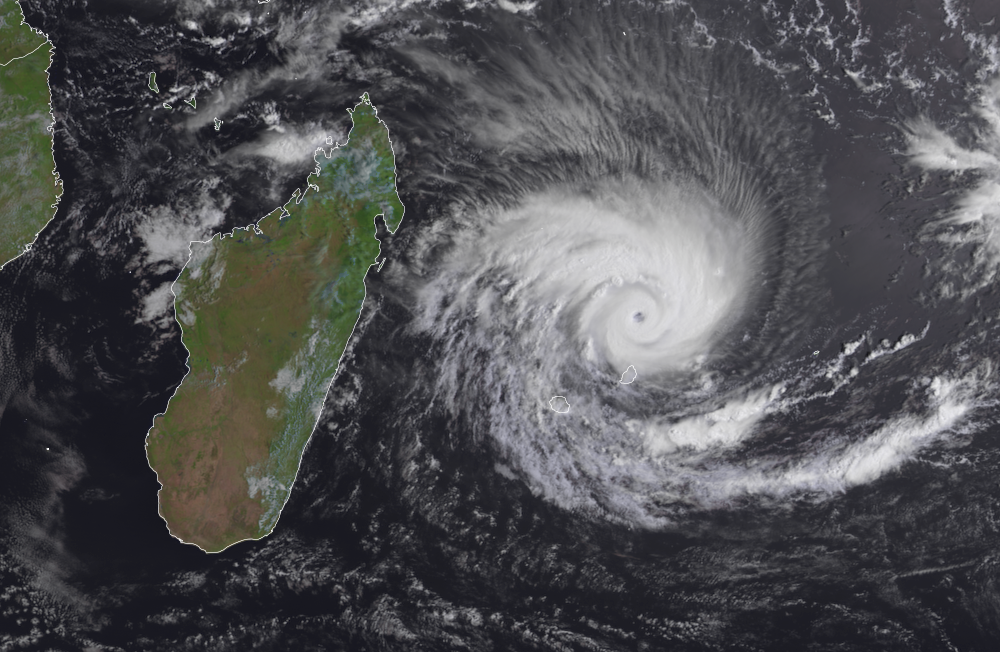 Batsirai Cyclone Heading for Mauritius; Beaches and Airport Shut