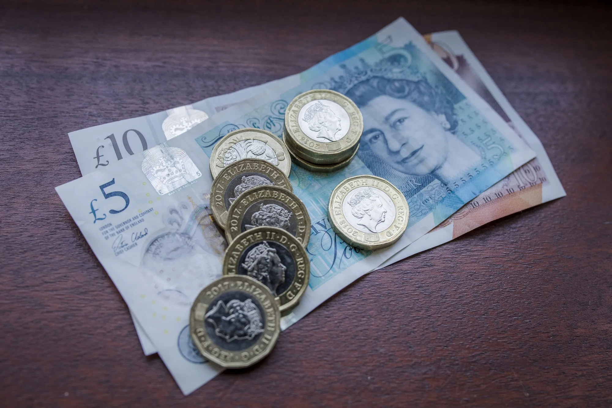 Pound Heads for Weekly Gain On Possible Brexit Breakthrough