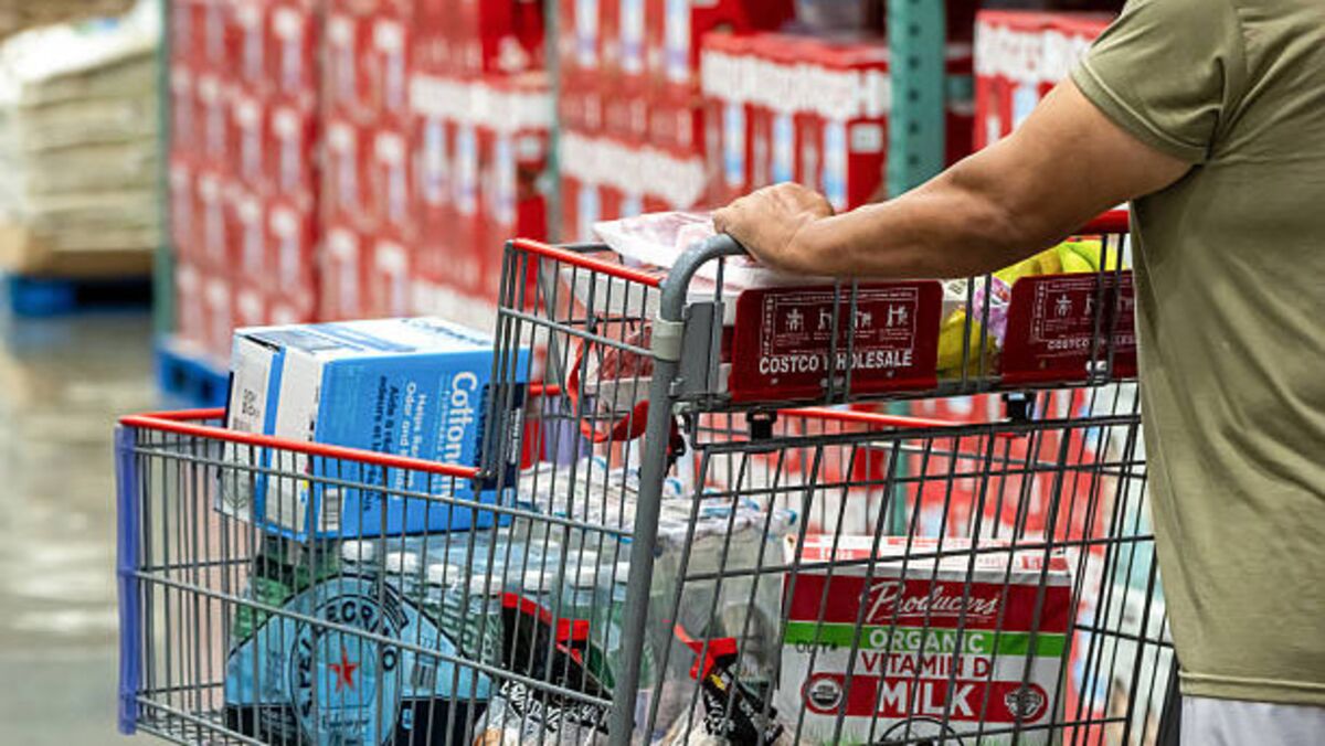 US Personal Spending Rises More Than Expected in August