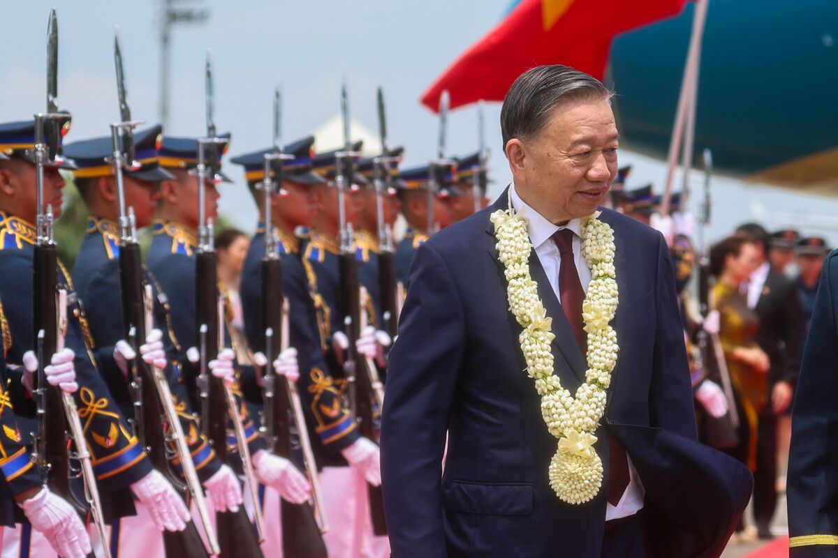 Vietnam, Philippines Elevate Ties as They Navigate China Tension