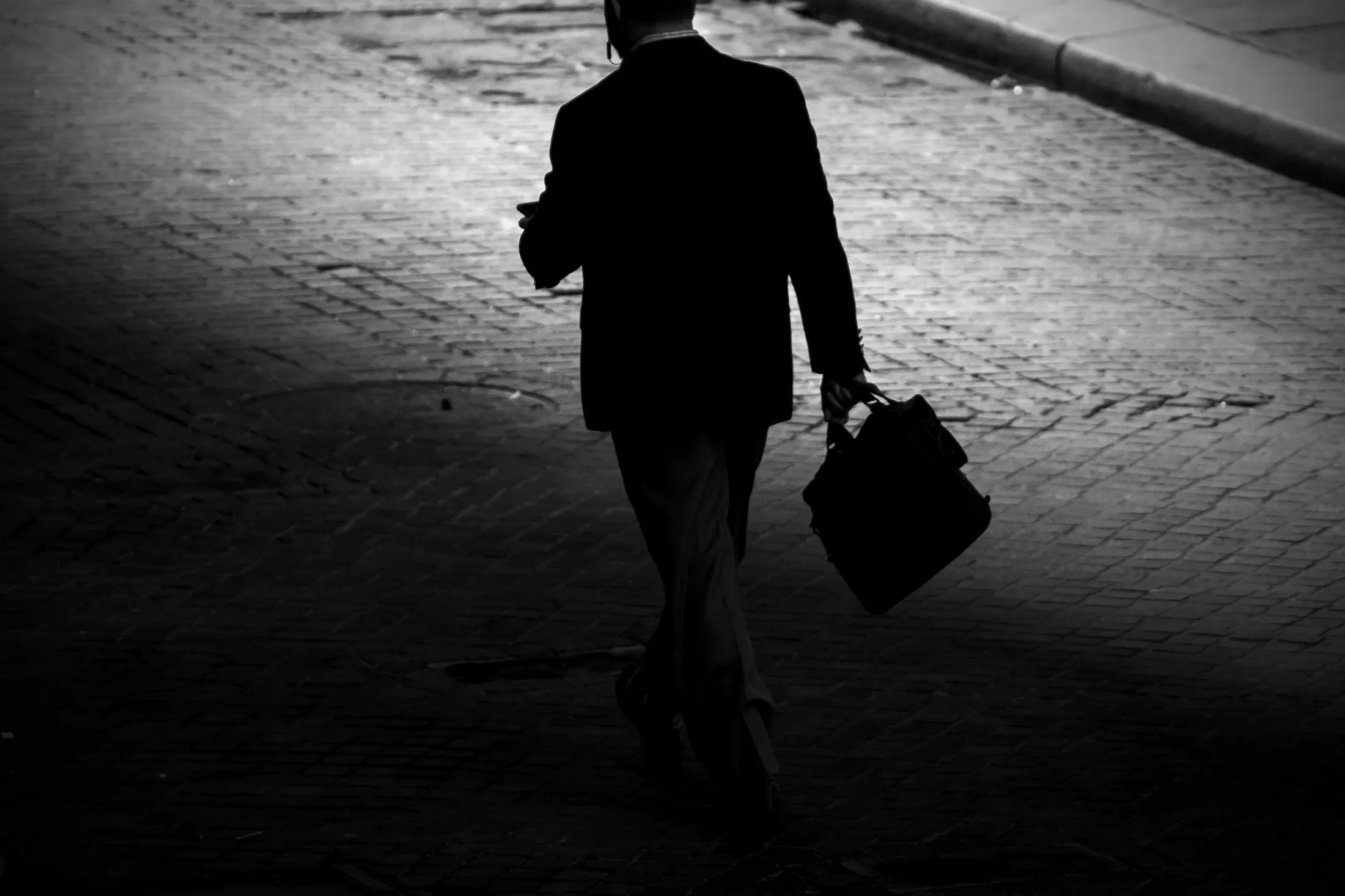 A man walks along Wall Street near the New York Stock Exchange (NYSE) in New York, U.S., on Friday, Sept. 2, 2016. The long-awaited American jobs report did nothing to break the tedium of U.S. markets.
